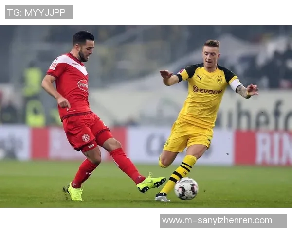 狼堡与沙尔克激战正酣德甲赛场再掀精彩对决